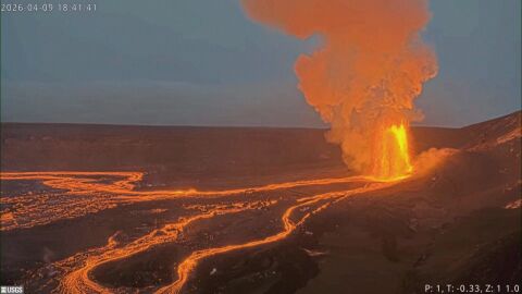 Отново зрелищно изригване на вулкана Килауеа, фонтаните от лава достигнаха 190 м (ВИДЕО)