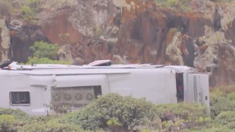 Един загинал и 27 в болница след тежка катастрофа с автобус (ВИДЕО)