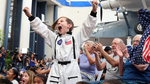 Екипажът на Artemis II е в отлично състояние. 2027 г. - Artemis III, 2028 - Artemis IV, трайно присъствие на Луната и мисии до Марс