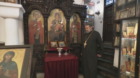 Пламъкът на Благодатния огън се пази у нас от миналата Велика събота. В храма "Света Петка" не е гаснел от 6 г.