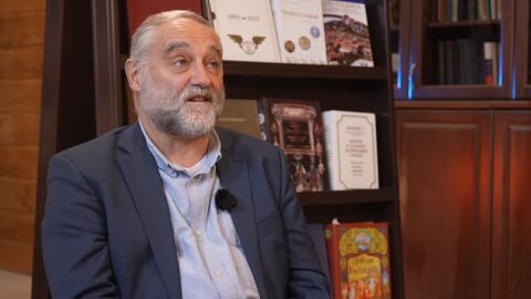 "Любовта може да открие пространство между живота и смъртта": Среща с Александър Секулов на Великден!