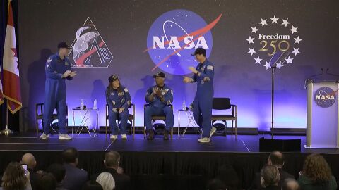 "Свързани сме завинаги": Астронавтите от "Артемис II" с първа публична поява, след като се върнаха на Земята 