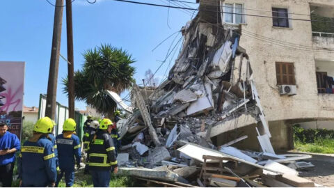 Двама души са загинали при частичното рухване на сграда в Кипър