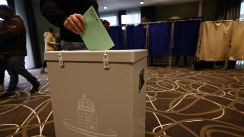 Избирателната активност в Унгария е 74,23% към 17 часа