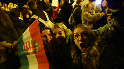 „Парти, щастие и по-светло бъдеще“: Еуфория в Унгария след победата на Петер Мадяр