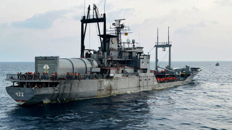 Спасени от Шри Ланка: Над 200 души от екипажите на два ирански военни кораба се завърнаха в родината си