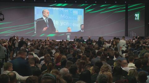 Румен Радев учредява партията си в последния ден на предизборната кампания