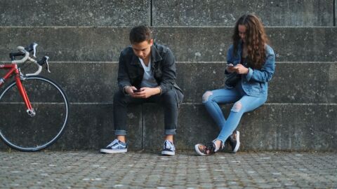 Строг контрол на социалните мрежи: Забранен достъп за непълнолетни в Гърция 