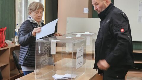 Старт с проблеми в Хасковско: Липсващи комисии и повредени машини в началото на вота