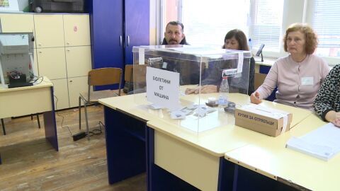 Проблеми с машинното гласуване в Благоевград в началото на изборния ден