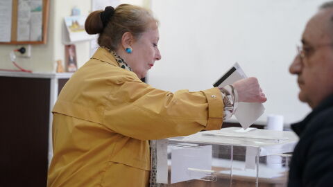 Сигнал за купен вот и проблеми с машините: Как протича изборният ден?