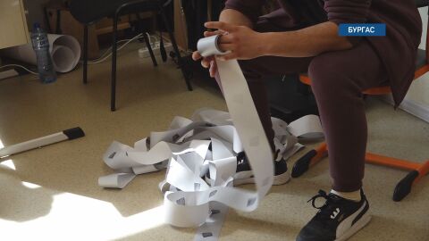 Денят на изборите: Охрана на вота с дрон, машини с бели разписки и инцидент с член на СИК (ОБЗОР)