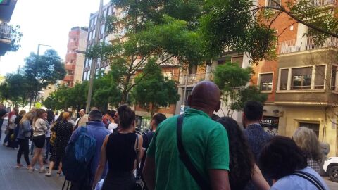 Повече от седем часа чакаха част от избралите да гласуват в Димитровград в Сърбия