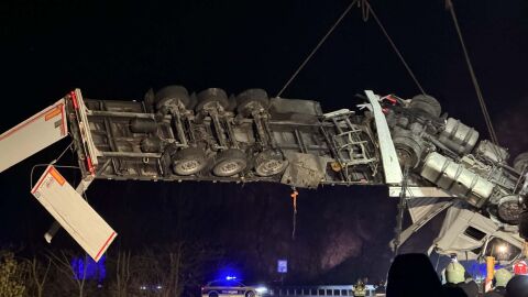 Катастрофата с жертва: Кран вдигна турския тир в Прохода на Републиката 