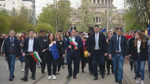 Искри в редиците на ПП-ДБ: Остава ли Манол Пейков извън парламента?