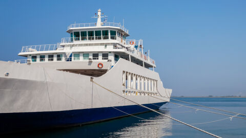 Гръцките моряци с 24-часова национална стачка, блокират всички фериботни маршрути