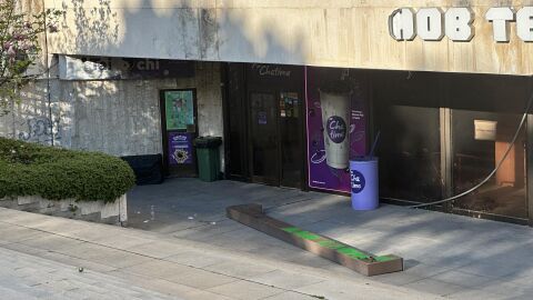 До късно вечерта оперирали 15-годишното момче, паднало от тераса на НДК