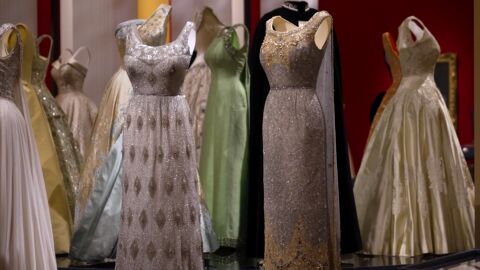 Невиждани досега притежания на кралица Елизабет II излагат в Бъкингамския дворец (СНИМКИ)