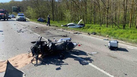 Пътят Русе-Варна затворен заради тежка катастрофа между два автомобила и мотор