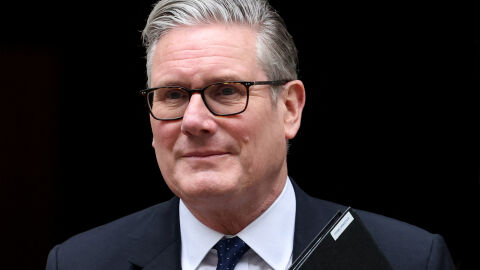 Заради посланика, свързан с Епстийн: Стармър е изправен пред парламентарно разследване