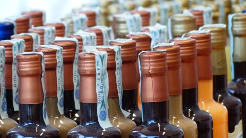 Камион с 20 тона просеко разсипа товара си при тежка катастрофа 