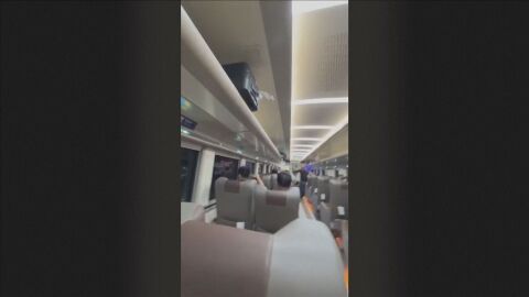 Видео на пътник показва момента на сблъсъка между два влака в Индонезия