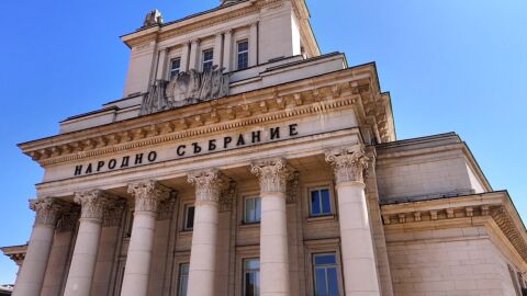 Абсолютно мнозинство и нов кабинет: Как започва 52-рото Народно събрание?