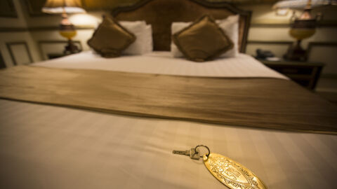 Мениджър на хотел отказа да настани жена, пътуваща сама. Сега го очаква 1 година затвор