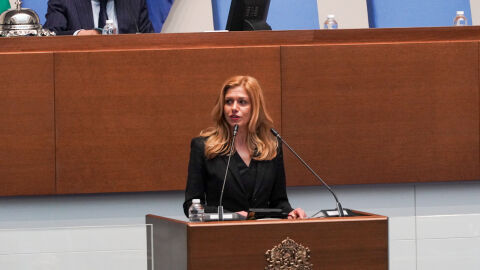 52-рият парламент вече има председател: Коя е Михаела Доцова? (СНИМКИ)