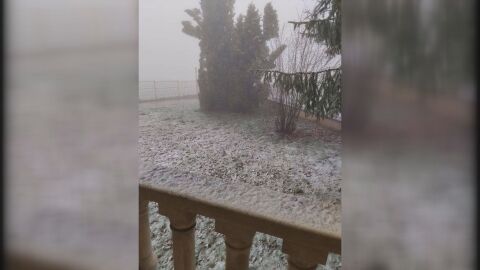 Вадете елхите! Заваля сняг във Врачанско