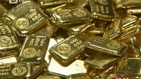 „Може да продължи да се покачва“: Златото достигна исторически връх