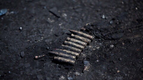 Скрити в стените и пода: Семейство от Смолян намери боен арсенал в къщата си