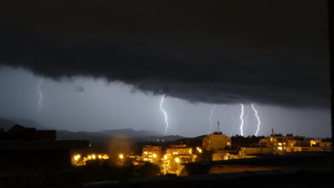 Наводнения и гръмотевични бури: Бедствието в Гърция взе първа жертва