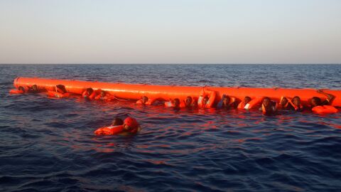 Бебе сред жертвите: Увеличи се броят на загиналите мигранти в морето край Турция