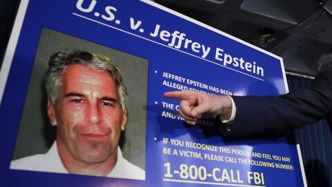 Невиждани досега снимки и видео на острова, собственост на Джефри Епстийн