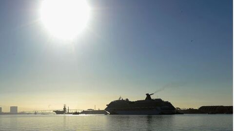 Круизен кораб заседна на река Дунав