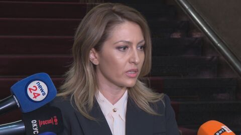 Ако Илияна Йотова се оттегли с Румен Радев, Рая Назарян ще трябва да поеме функциите на президент