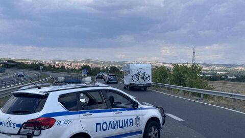 В тапата на АМ „Тракия“: Полицаи превърнаха патрулката в линейка и спасиха човешки живот