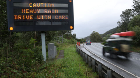 Транспортен хаос заради бурята „Флорис“ по северното крайбрежие на Великобритания