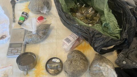 Полицаи откриха "друсан чай" и други наркотици в хотелска стая в Слънчев бряг