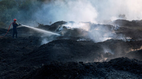 Мащабният пожар във Франция се разраства, десетки къщи са изгорели (ГАЛЕРИЯ)