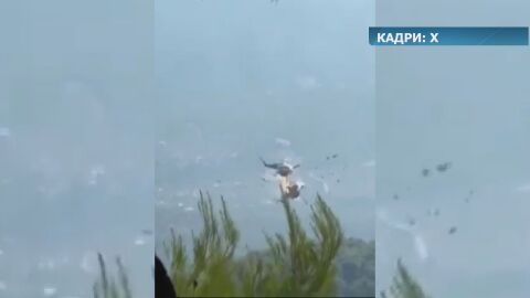 Снимка: Двама души са загинали при сблъсъка на пожарни хеликоптери в Гърция (ВИДЕО)