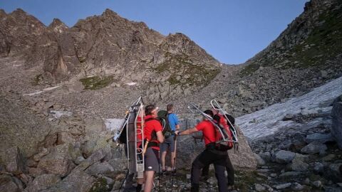 Снимка: Планински спасители се бориха 10 часа, за да спасят туристка със счупен глезен, хеликоптер не успя да стигне до нея