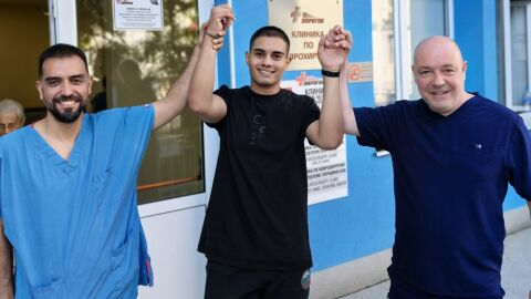 Снимка: От парализа до чудо: Лекари спасиха 15-годишния Алекс, след като животът му се преобърна за секунди