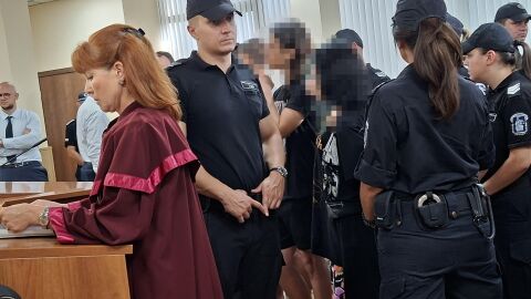 Снимка: Убит с изключителна жестокост: Младежите, обвинени в убийството на мъж в Пловдив, остават в ареста
