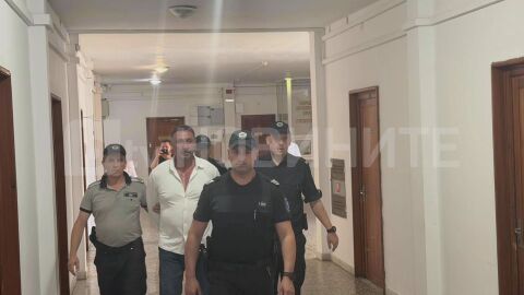 Снимка: Съдът в Бургас гледа мярката за неотклонение на лидера на ДПС в областта Христо Широков (СНИМКИ)