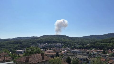 Снимка: Взривове в завода за боеприпаси в тревненското село Белица
