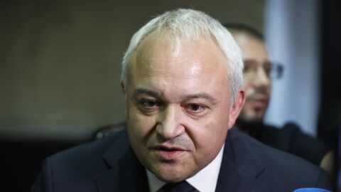 Снимка: Демерджиев: Евакуират се превантивно населените места в близост до завода в с. Белица, където след взрив възникна пожар