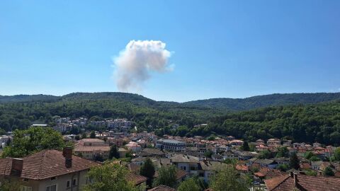 Снимка: Взривът край Белица: BG ALERT, открити боеприпаси и версия за умишлен палеж (ОБЗОР)