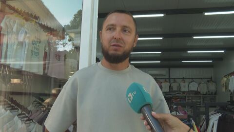 Снимка: „Най-големият мол на открито“: 